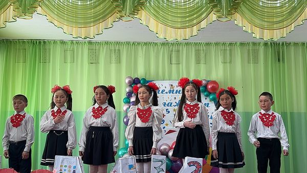 "Әлемнің ғажайып тірегі" атты математика және информатика әдістемелік пән бірлестігінің апталығы басталды.
