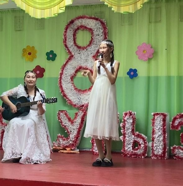 "Аяулы ана, инабатты қыз"